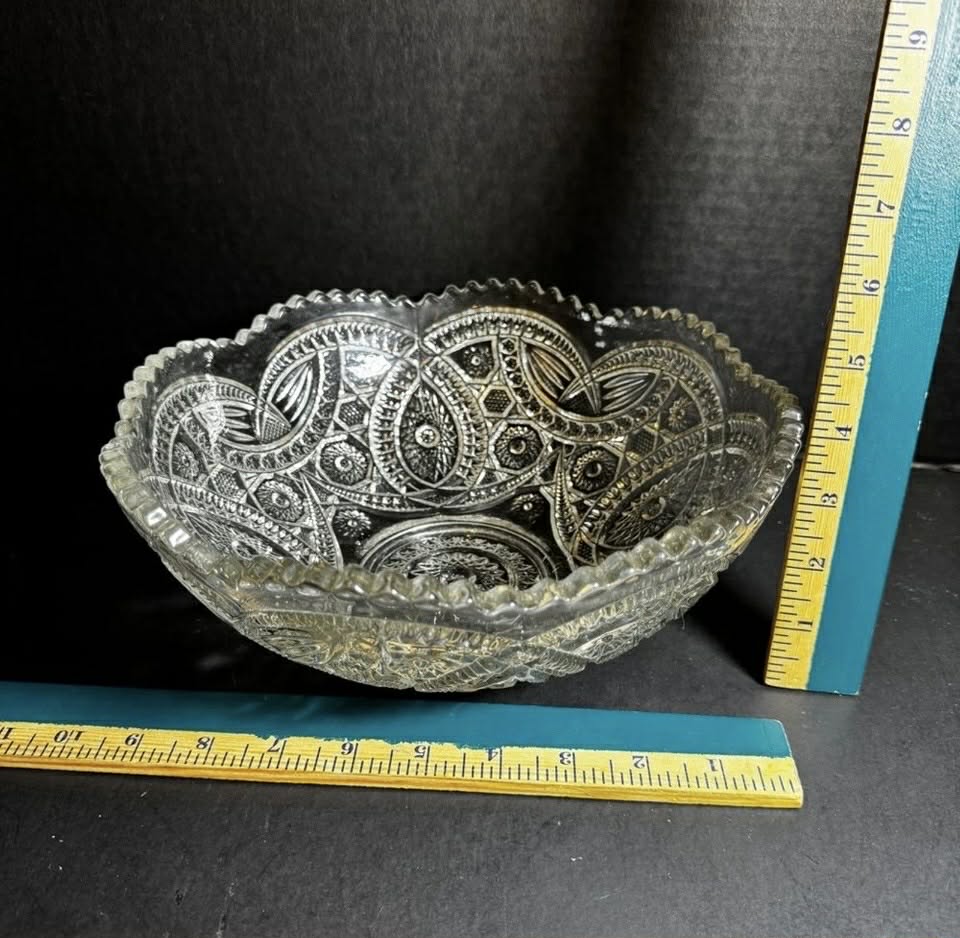 Vintage Clear Cut Glass Fruit Bowl [Item 0046]