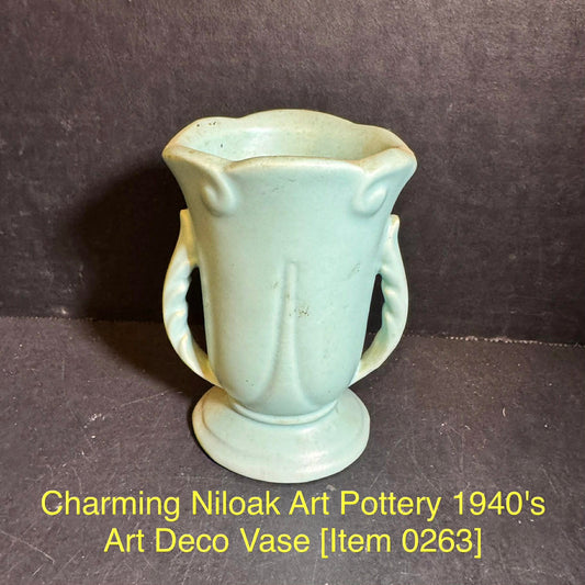 Charming Niloak Art Pottery 1940's Art Deco Vase [Item 0263]
