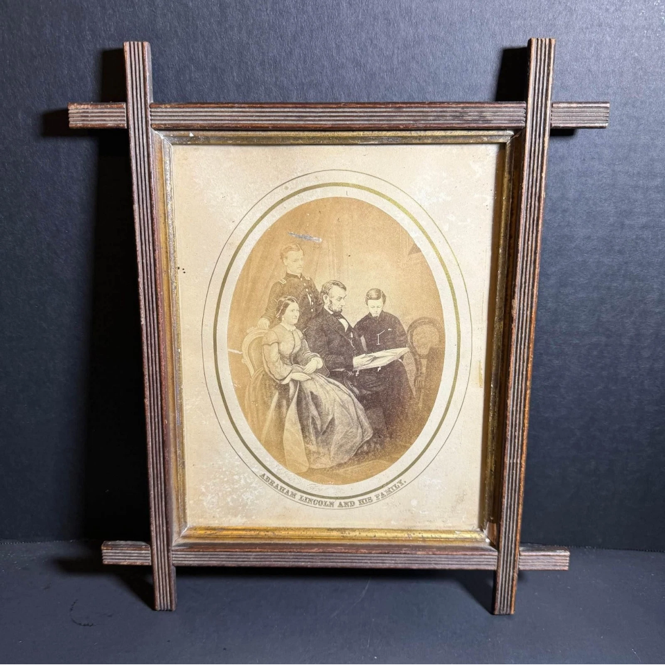 Lincoln Family Photograph [Art 030]