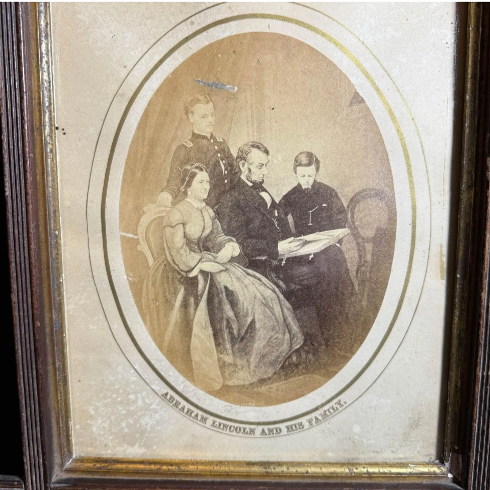Lincoln Family Photograph [Art 030]
