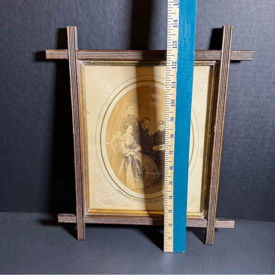 Lincoln Family Photograph [Art 030]