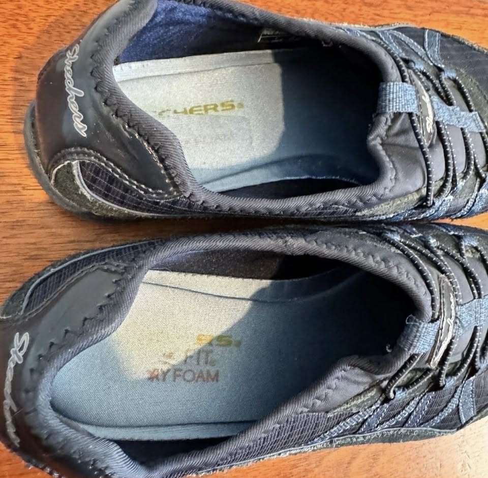 Skechers Women's Blue Casual Slip On Sneaker, Size 9 [Shoe 236]