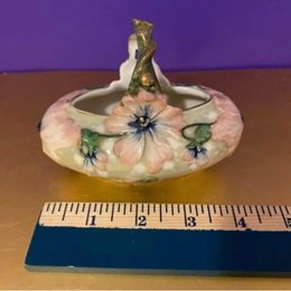 Depose EW Turn Wien Pink Ceramic Basket [Item 340]