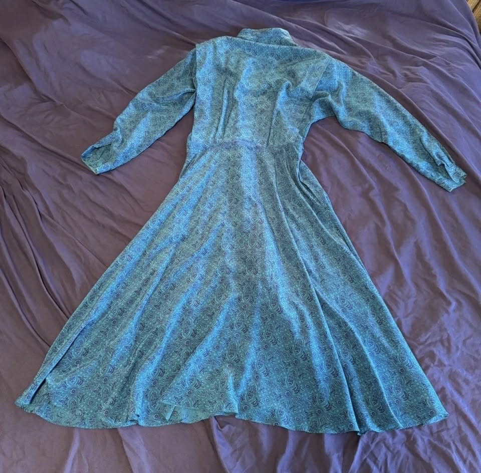 Liz Claiborne Blue Patterned Silk Dress, Petite 8 [Clothing 510]