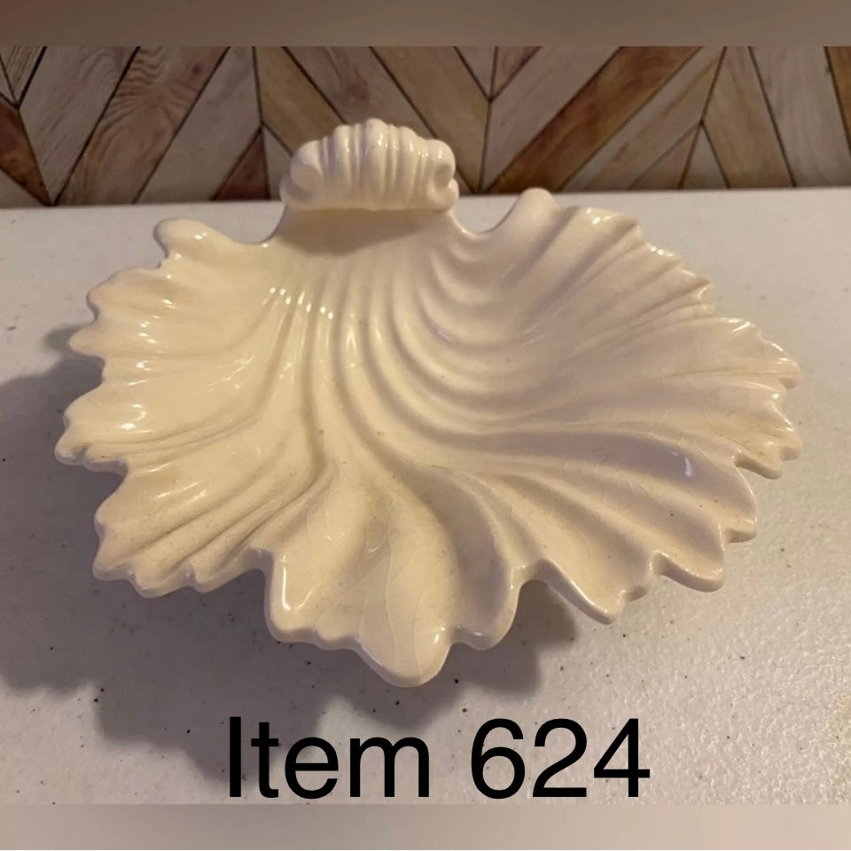 Vintage Porcelain Leaf Shaped Soap Dish or Ring Catch [Item 624]