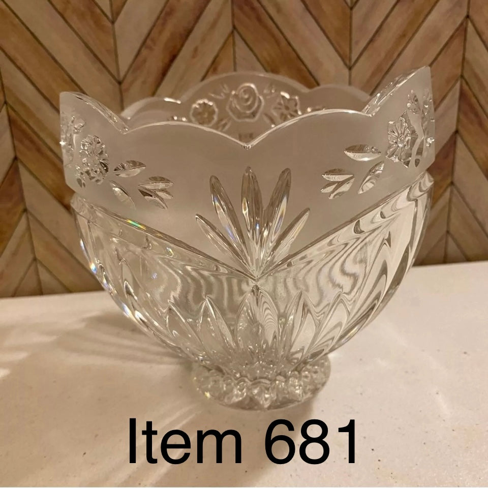 Oneida Crystal Vintage Starburst Rose Bowl/Candy Dish w Frosted Rim [Item 681]