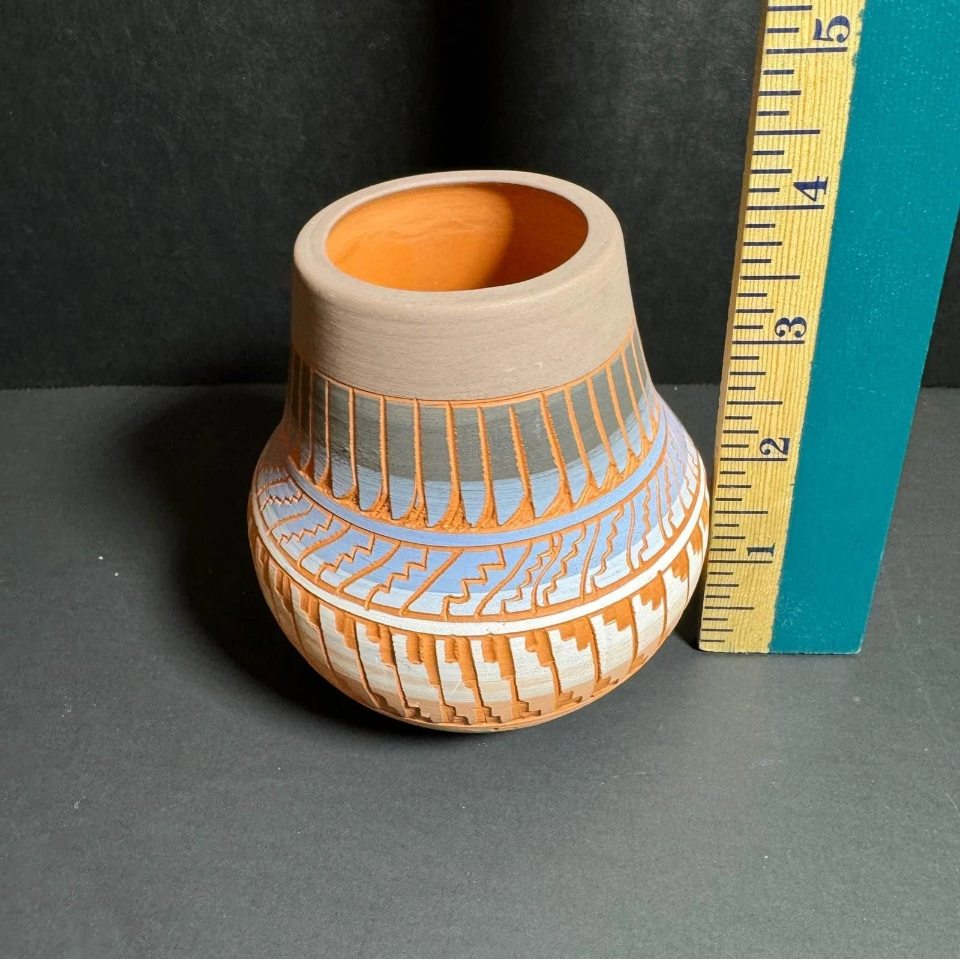 Navajo Native American Pottery [Item 807]