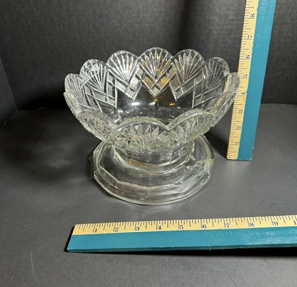 GORGEOUS Vintage Footed Glass Flower Bowl/Vase [Item 838]