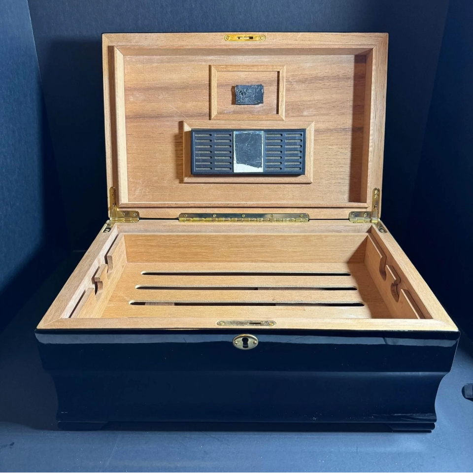 Large Humidor [Item 869]