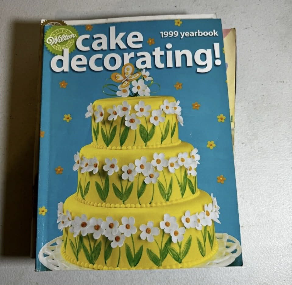 Wilton Cake Decorating Yearbook Extensive Collection /Cook Books [Book 176]