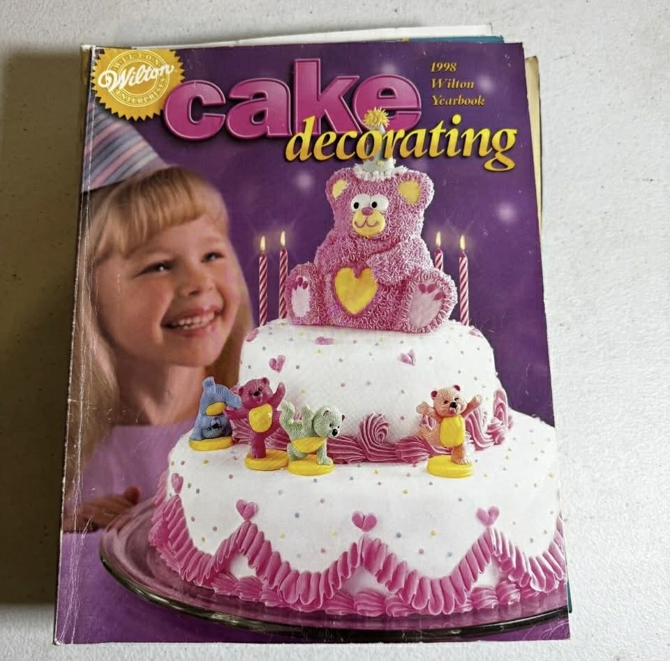 Wilton Cake Decorating Yearbook Extensive Collection /Cook Books [Book 176]