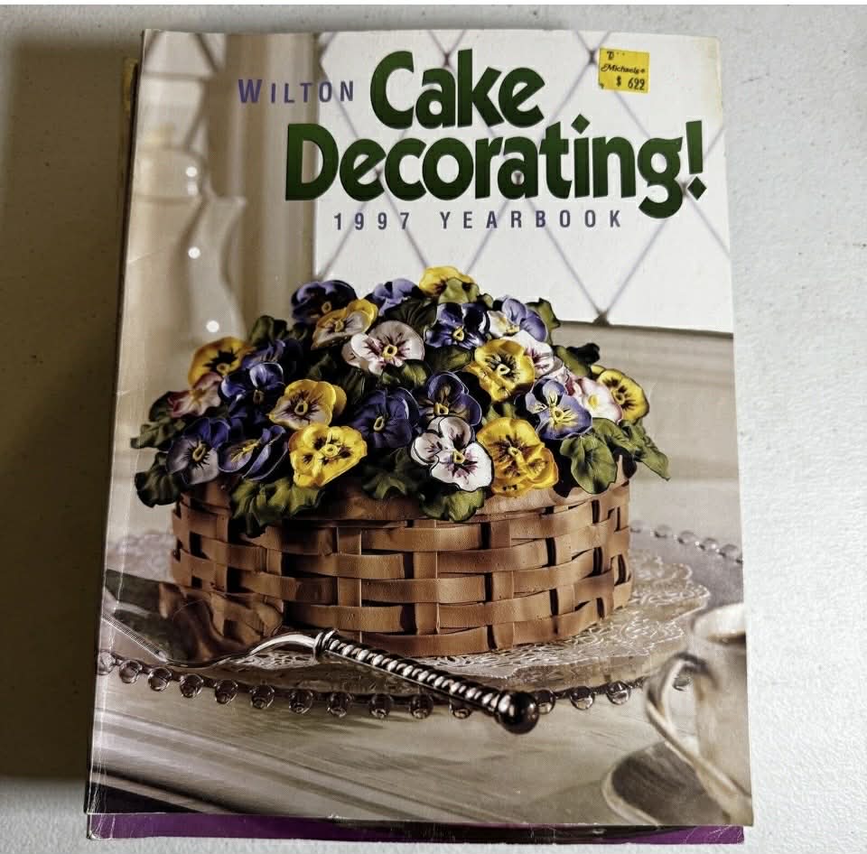 Wilton Cake Decorating Yearbook Extensive Collection /Cook Books [Book 176]