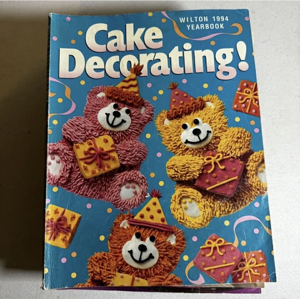 Wilton Cake Decorating Yearbook Extensive Collection /Cook Books [Book 176]