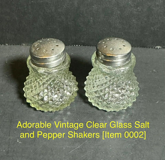 Adorable Vintage Clear Glass Salt and Pepper Shakers [Item 0002]