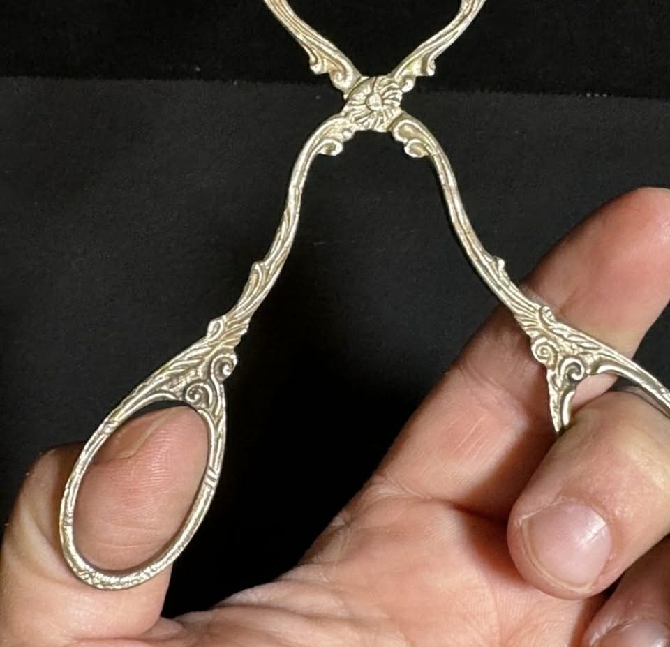 Ornate Biscuit/Toast Tongs [Item 0020]
