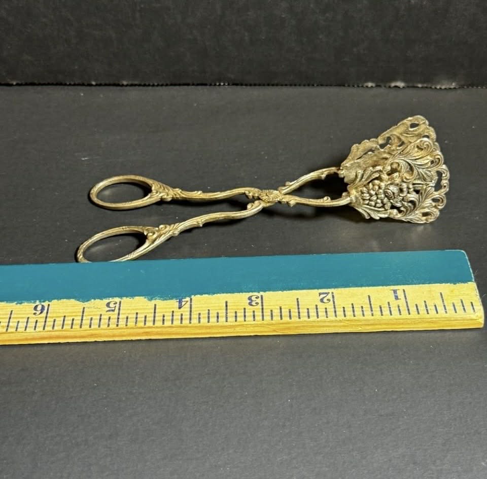 Ornate Biscuit/Toast Tongs [Item 0020]