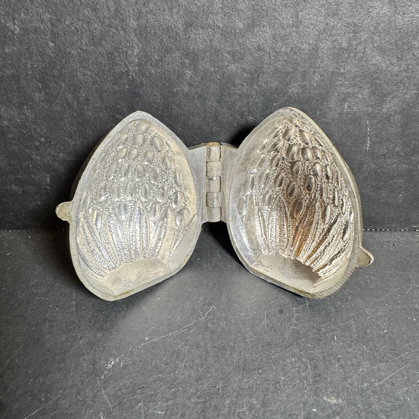 Hinged Cast Metal Strawberry Ice Cream Mold [Item 0330]