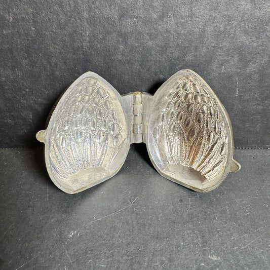 Hinged Cast Metal Strawberry Ice Cream Mold [Item 0330]