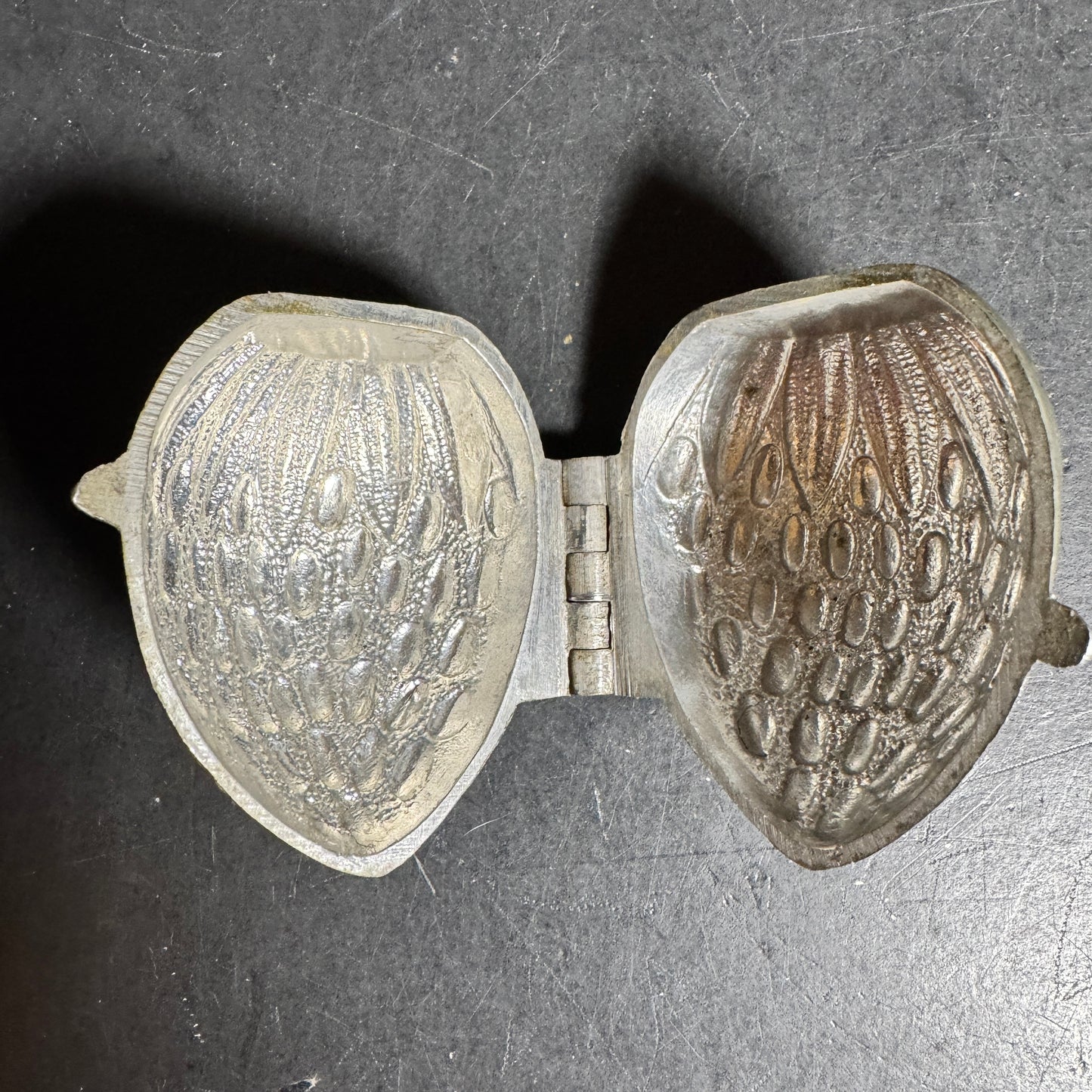 Hinged Cast Metal Strawberry Ice Cream Mold [Item 0330]