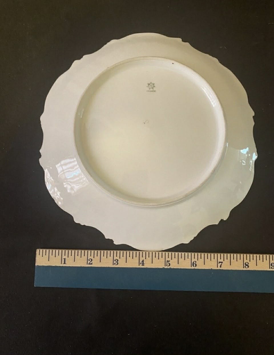 HIGGINS SEITTER France Scalloped Floral Plate [Item 399]