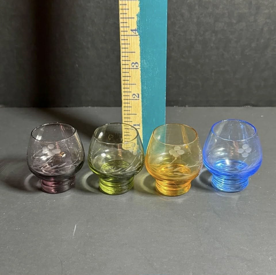 4 Vintage Mini Glasses [Item 824]
