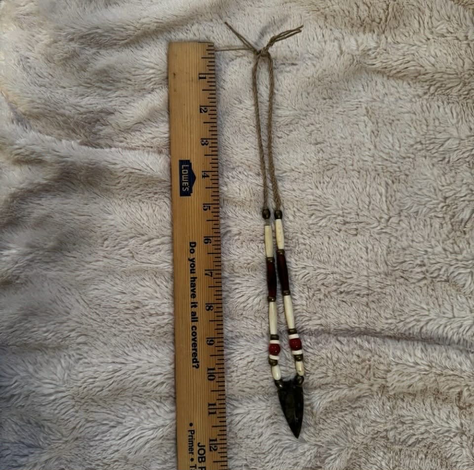 Tribal Arrow Head style Necklace on Twine [Jewelry 010]