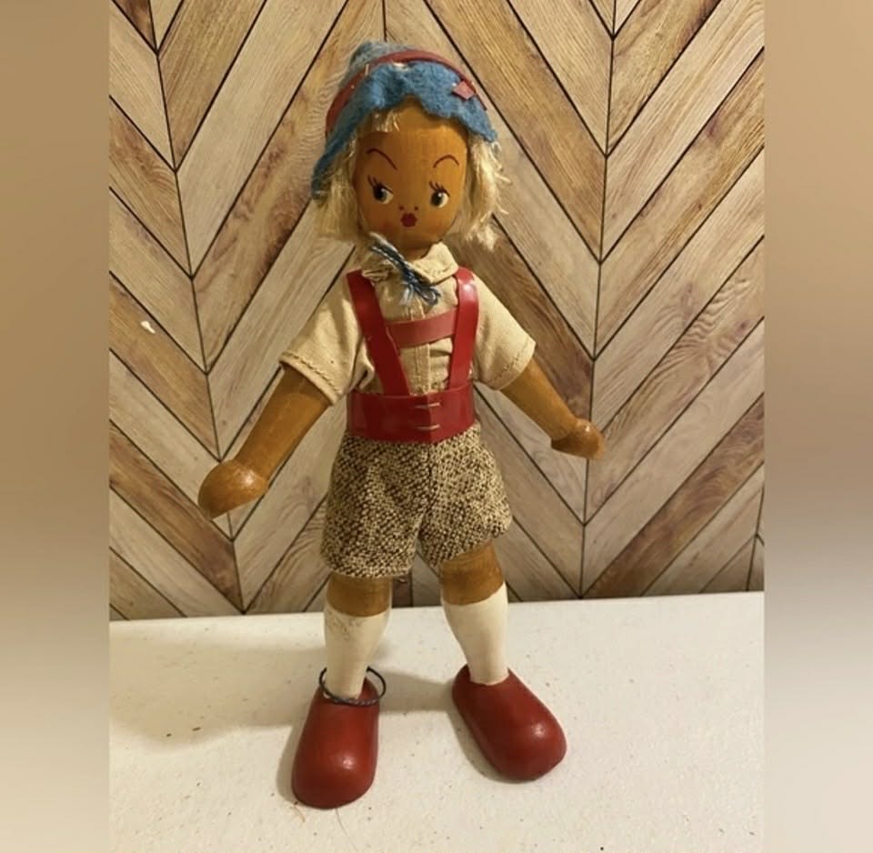 Vintage Wooden Polish Peg Doll Set [Item 560]