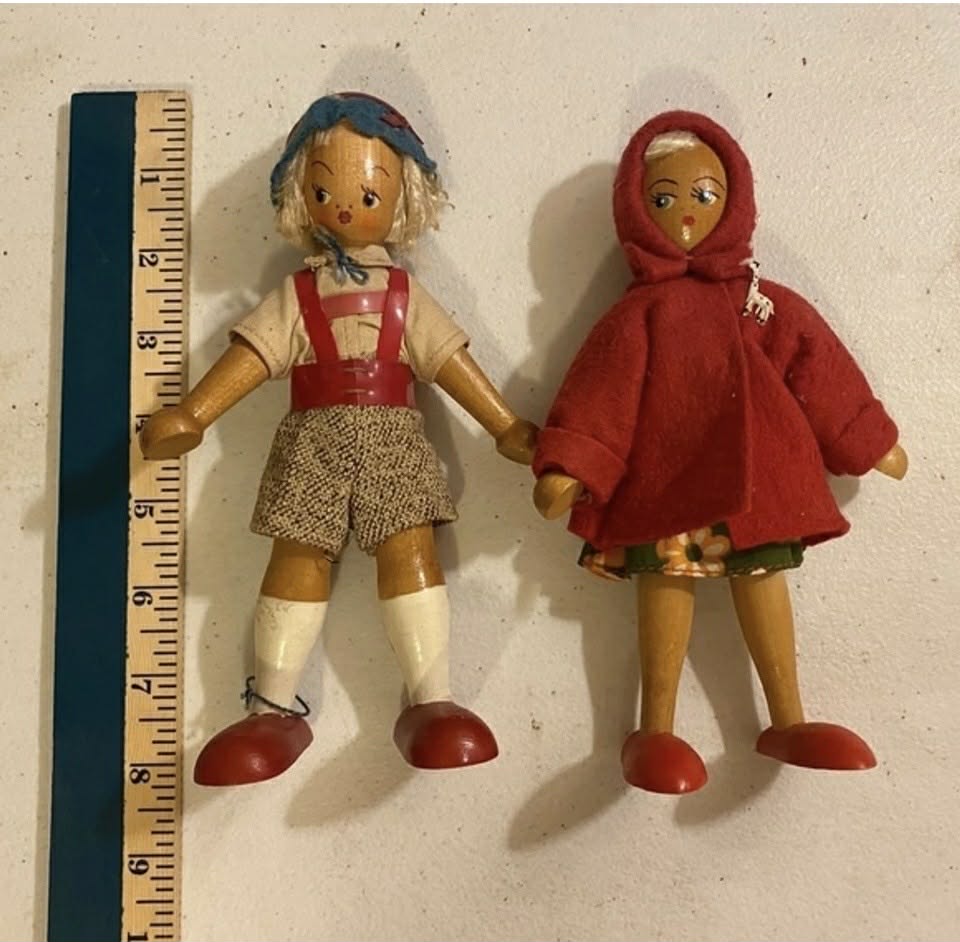 Vintage Wooden Polish Peg Doll Set [Item 560]