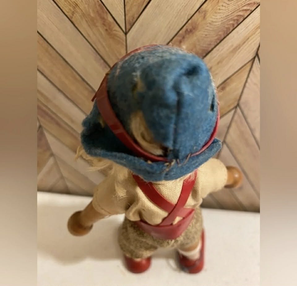 Vintage Wooden Polish Peg Doll Set [Item 560]